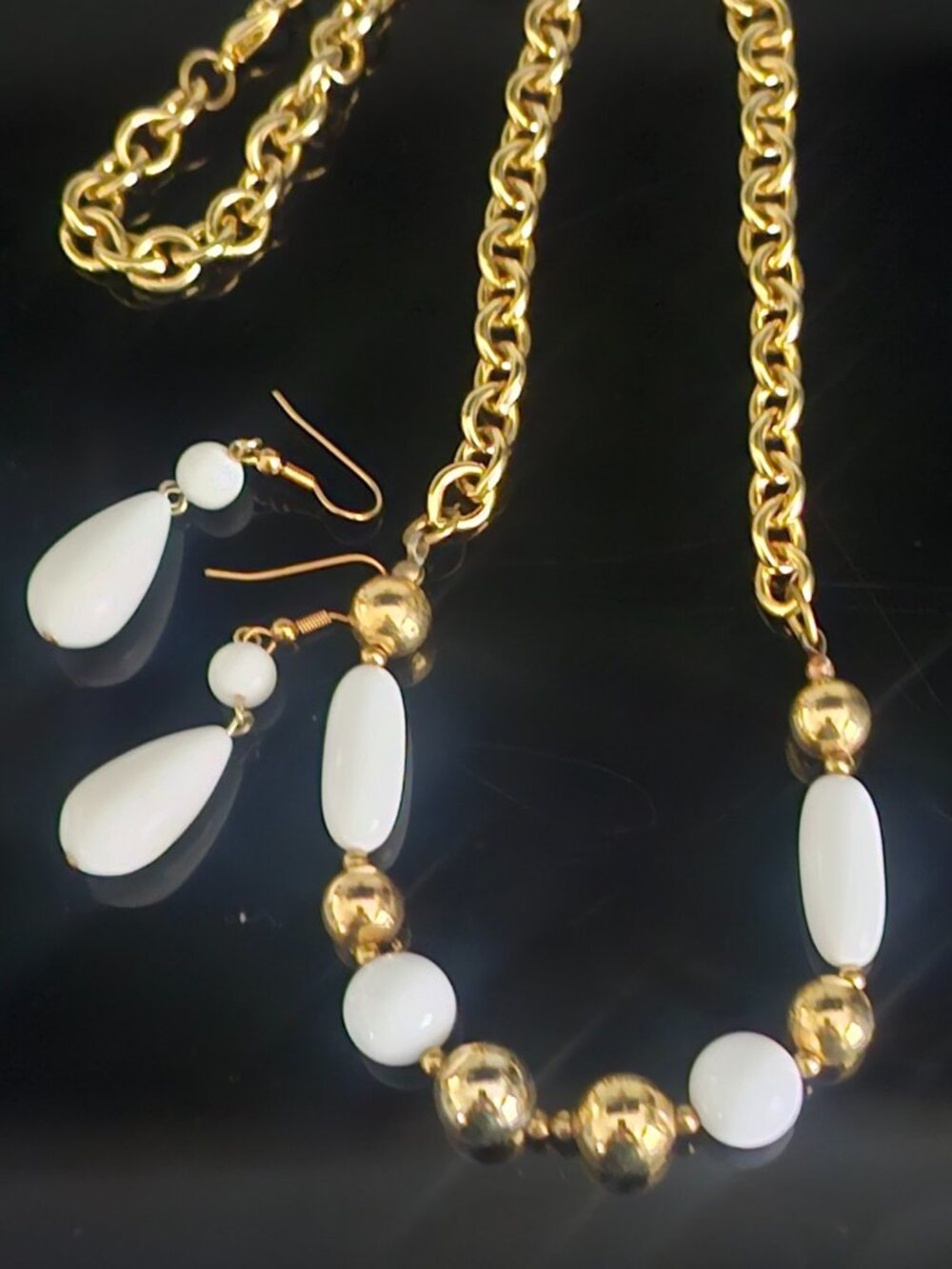 Vintage White Lucite Beaded Gold Tone Link Necklace & Earrings Set 25"